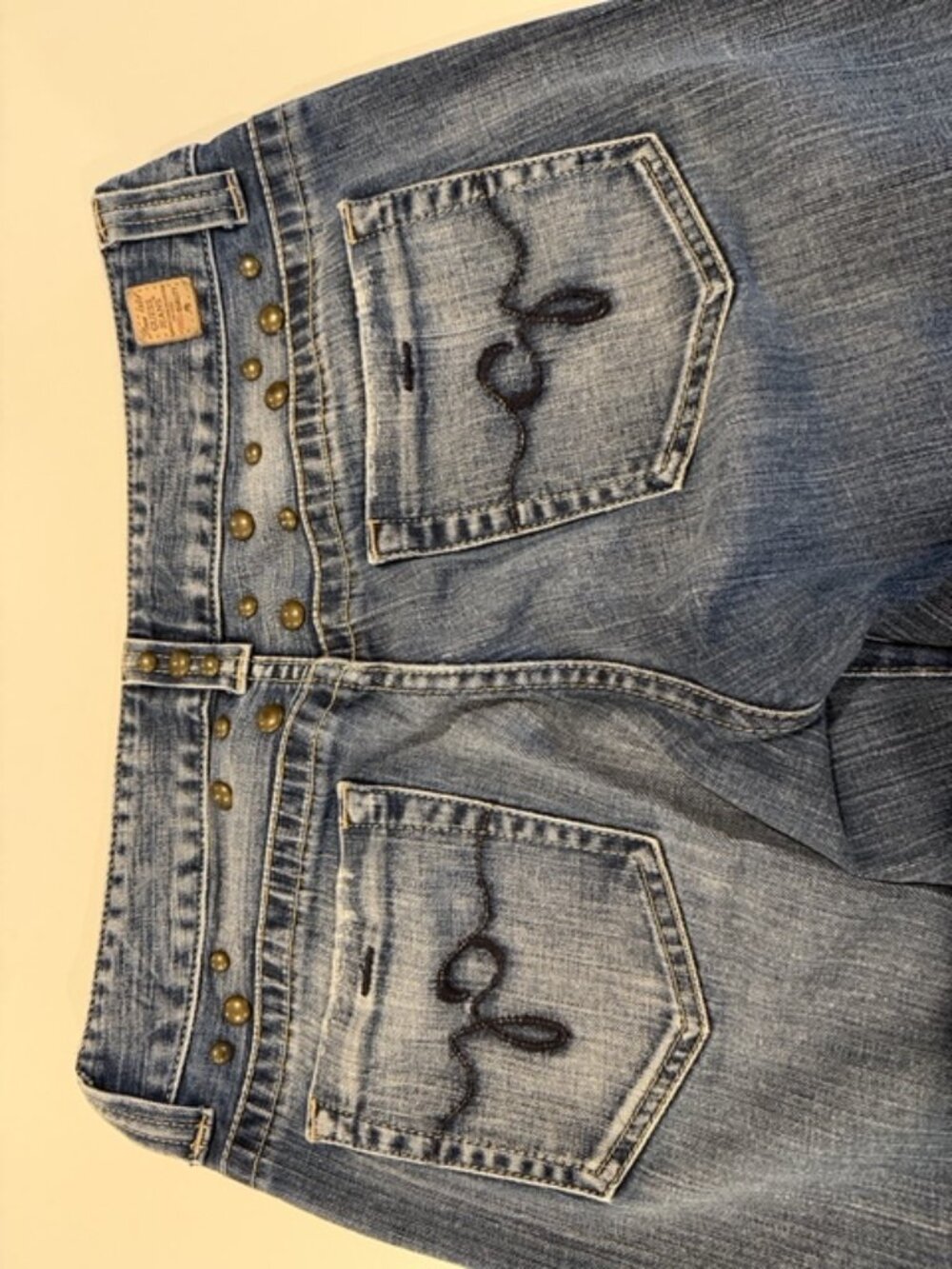 Guess brand jeans with western style rivet detailing - Picture 5 of 12